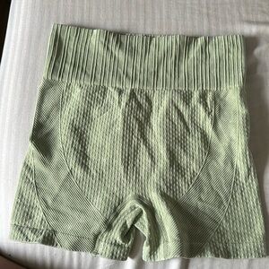 sporty shorts with scrunch on the back